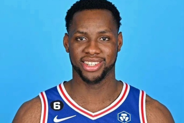 老鹰押宝蓝领中锋：查尔斯-巴锡能否用护筐拼出正式合同？